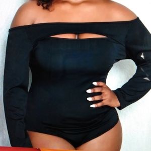 🎀 BRAND NEW BODYSUIT WITH CUTOUT